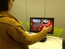 直接触らず操作可能、デジタルサイネージソリューション「Air Flick with Kinect」 画像