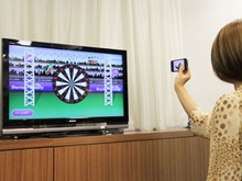 iPhoneからテレビに向かって矢を投げる、リアルタイムで連動『ダーツにしやがれ!』が凄い 画像