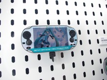 【ニコニコ超会議】PS Vita本体に個性を・・・様々なデザインの液晶保護シート 画像
