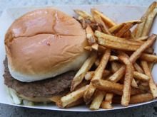 【E3 2012】アメリカのチーズバーガーは美味かった～ランチレポート(1)  画像
