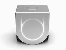 注目の新ハード“OUYA”の本体はルービックキューブほどのサイズに 画像