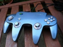 超デカい！デュアルスティックと化した魔改造ニンテンドウ64コントローラーが登場 画像