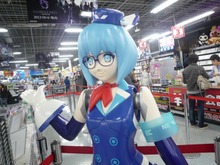 等身大W.I.Zちゃんがお待ちしています『エクストルーパーズ』ヨドバシアキバに特設コーナー 画像