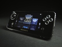 NEOGEO携帯機｢NEOGEO X｣公式ムービーをチェック ― 実機プレイや端末細部も明らかに 画像