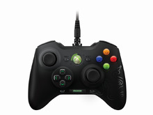 Xbox360ゲーマー注目、OLEDスクリーンを搭載したエリートゲーミングコントローラー「Sabertooth Elite」 画像
