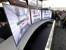 【CES 2013】LG電子、世界初の曲面型有機ELテレビを展示  画像