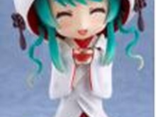 今年の雪ミクは和服姿、ファミマでコラボスイーツ3種販売 画像