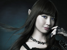 『ダークサマナー』謎の美女はAKB48・小嶋陽菜　500万人突破キャンペーンも開始 画像