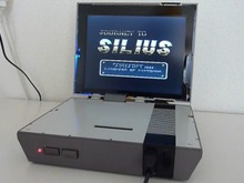 海外ファン、オリジナルの雰囲気を壊さない見事なラップトップ型ファミコンを製作 画像