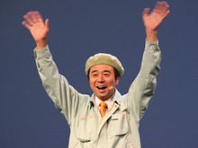 【ジャパンエキスポ2013】「ゲームセンターCX」有野課長、パリっ子の前で『マリオカート』の腕前を披露 画像