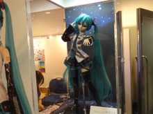 最新ゲームの試遊びやドールの展示も!「マジカルミライ」の企業ブースをフォトレポート 画像