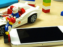 レゴブロックを使ってiPhoneスタンドを作ろう!iPhone5s/5c対応予定のLEGOブロック対応Lightningポートキャップ予約開始 画像