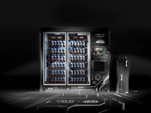 【東京ゲームショウ2013】ジェイアイエヌ、「攻殻機動隊ARISE」とのコラボデザインのメガネ自動販売機「JINS Self Shop」出展 画像