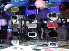 【東京ゲームショウ2013】薄く、そして軽く、ポップに、新型PS Vitaをチェックに 画像