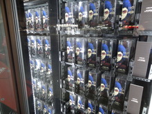 【東京ゲームショウ2013】会場にメガネ自動販売機とロジコマが出現!ゲーム試遊のお供に「JINS PC」はいかが? 画像