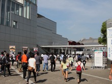 【東京ゲームショウ2013】いよいよ一般公開日スタート、大行列が幕張に出現・・・ビジネスデーの来場者数も発表 画像