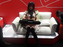 【東京ゲームショウ2013】次世代ハードより欲しいと思う方も…!?真のゴロ寝プレイはここにある ─ タブレットクッション「goron」体験出展 画像