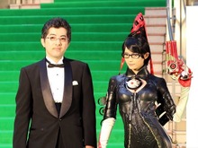 東京国際映画祭にリアル“ベヨネッタ”が舞い降りた グリーンカーペットに木崎監督&BAYONETTA 画像