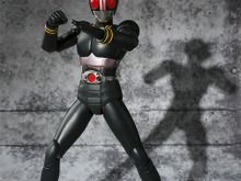 S.H.Figuartsで「仮面ライダーBLACK」が再誕、劇中スーツの素材が生み出すシワの表現も見事再現 画像