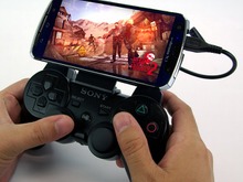 使い慣れたPS3用ゲームコントローラでスマホゲームが楽しめるアタッチメント「コントローラクリップ for Smartphone」が発売 画像