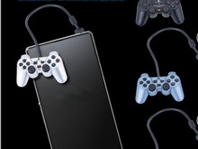 PS20周年を記念するアニバーサリーイヤーに、「プレイステーション コントローラー型 イヤホンジャックマスコット」が発売 画像