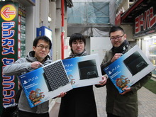 【PS4発売特集】新宿でも発売！各店舗で小規模な行列ができる 画像