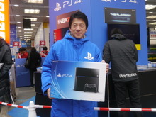 【PS4発売特集】ビックカメラ有楽町店では厳しい寒さの中40名前後の列、河野プレジデントも視察 画像