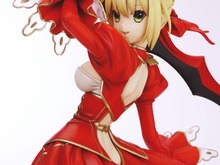 赤い衣装を纏った「セイバー・エクストラ」が、松本江永氏原型のPVCフィギュアで登場 画像
