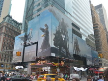 来週発売の『Destiny』、巨大広告がNYタイムズスクエアに出現 画像