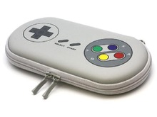 一世を風靡した「あの」レトロコントローラを彷彿とさせる、PS Vita用ポーチが登場 画像