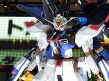 【TGS 2014】バンダイナムコのブースは豪華絢爛!ガンダムもゴジラも神龍もコスプレイヤーも! 画像