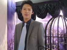 【TGS 2014】噂の「壁ドン」ブースに潜入!折角なので、一人称で動画を撮りつつ「壁ドン」されてみた 画像
