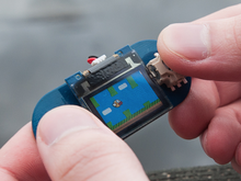 親指サイズ(25.8mm×25.0mm)の極小ディスプレイ「TinyScreen」は、ゲームもプレイ可能 画像