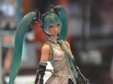 【NYCC 2014】初音ミクやDCヒーローズとのコラボフィギュアも展示されたスクエニブースの現地レポート 画像