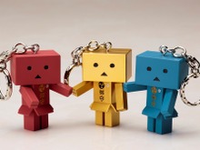 ダンボーが恋や学業を応援!お守りマスコット「omamori DANBOARD」11月発売 画像