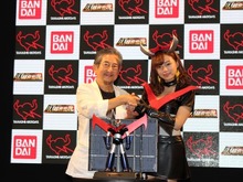 【東京おもちゃショー2015】「グレートマジンガー」がDX超合金魂　永井豪と篠崎愛が登場 画像