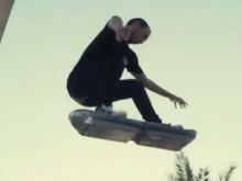 ついにキタ!ホバーボード「SLIDE」紹介映像が衝撃的…専用パークでトリックを披露 画像