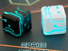 このサイコロ、かっこよすぎる…光る未来的ダイス「Space Roller」がSFアナログゲームに最適 画像