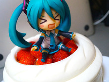 【フィグライフ！】第12回：祝・8歳！誕生日の8月31日はミクさんたちにケーキをプレゼントして遊んだ 画像