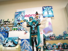 【レポート】「マジカルミライ 2015」企画展に「シテヤンヨ＆たこルカ」襲来、恒例の祭壇も登場 画像