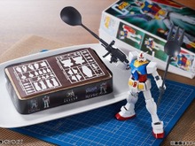 箱を開ける感動が再び…1980年発売の“ガンプラ第1号”をケーキで再現した「ガンプラ35周年ケーキ」登場 画像