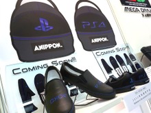 【TGS2015】物販エリアで「PS4 スニーカー」発見！モノクマやドリームキャストのデザインも 画像