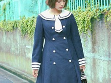 もしもアリスの通う学校があったら…「アリス×セーラー服」なツーフェイスコートが可愛い 画像