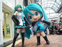 【マチ★アソビ15セガ「初音ミク」ステージに“アイマスの父・ガミP”が乱入してアリーナァ！！ミクダヨーとミクナノーも久しぶりに登場 画像