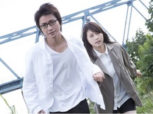 映画「僕だけがいない街」3月19日公開決定、藤原竜也と有村架純が走る 画像