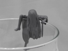 「貞子vs伽椰子」がコップのフチ子に!あのホラーヒロインがプティットシリーズとしてフィギュア化 画像