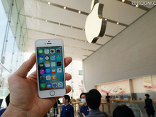 「iPhone SEは懐かしいサイズ感」…アップルストア発売初日レポート 画像