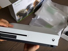 Xbox One S本体の開封映像到着…4K出力はアップデートで対応？ 画像