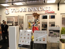 大阪にオープンの「スクウェア・エニックス カフェ」メディア内覧会レポート―大阪独自のギャラリー風店内に色鮮やかなメニュー 画像