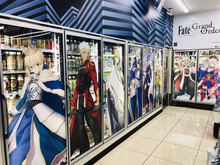 「ローソン秋葉原スクエア店」を『FGO』でデコレーション！ 冷蔵ケースにアルトリアやジャンヌ、エミヤらがズラリ 画像